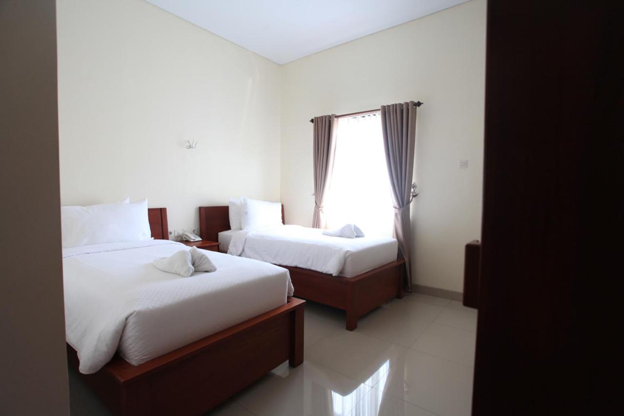 Kalton Hotel Labuan Bajo Exterior photo
