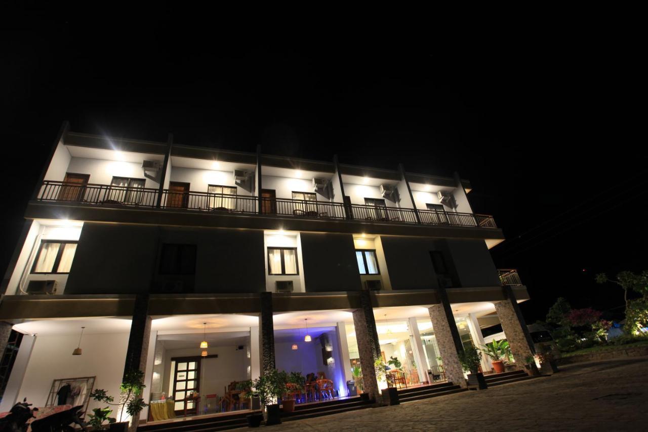 Kalton Hotel Labuan Bajo Exterior photo