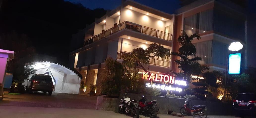 Kalton Hotel Labuan Bajo Exterior photo
