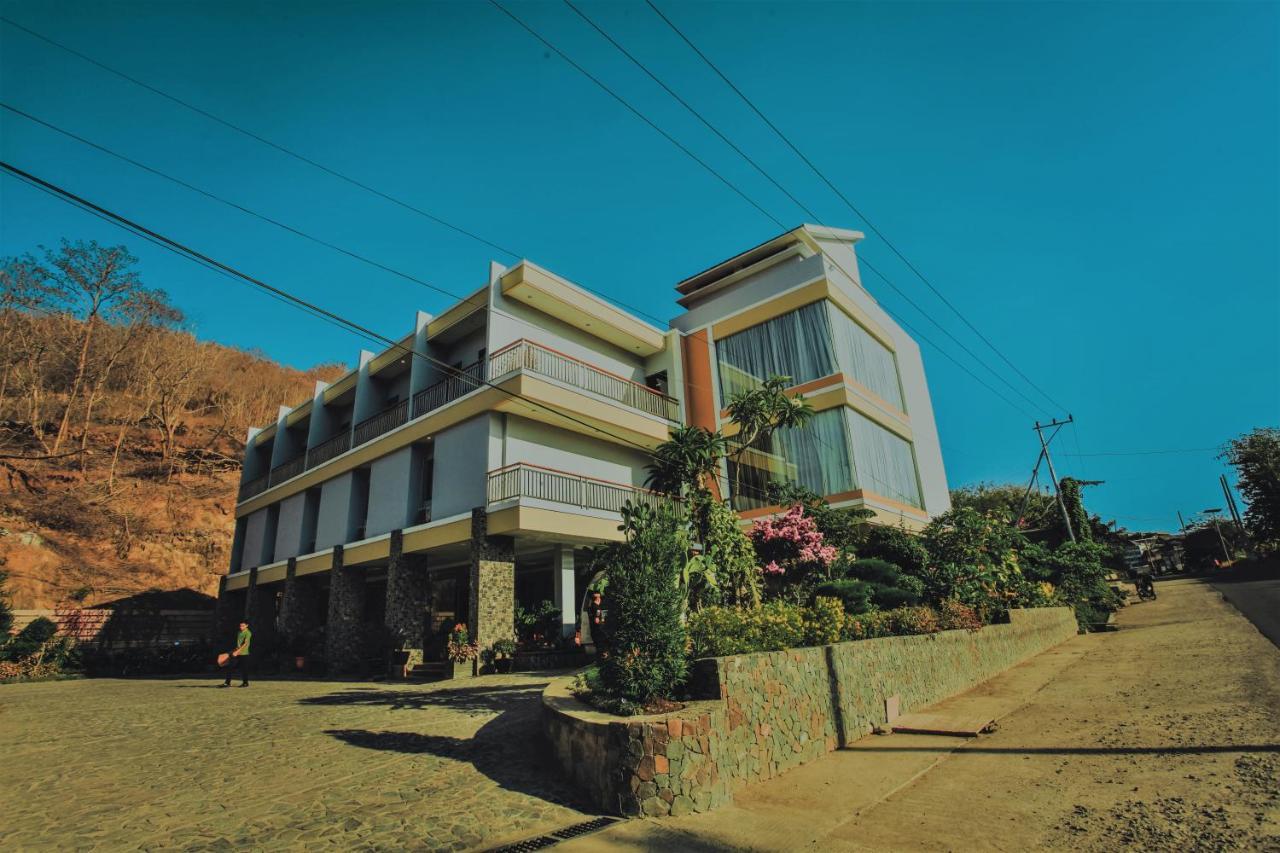 Kalton Hotel Labuan Bajo Exterior photo